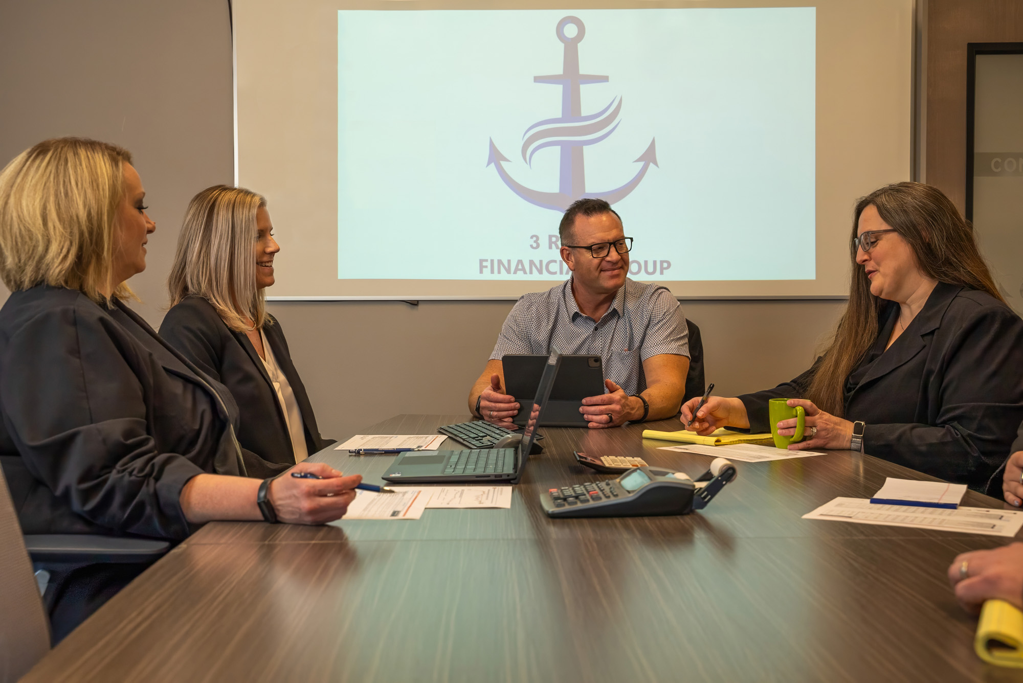 3 Rivers Financial_Website Photoshoot_01.2025-08933_Topaz 3 Rivers Financial Group team working together at a conference room table