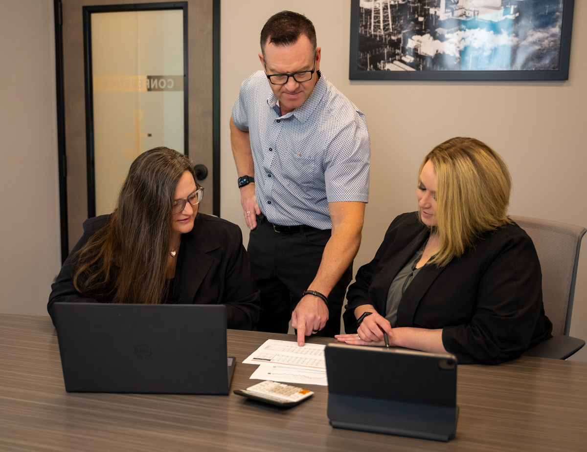 3_Rivers_Financial_Retirement_Advisors_0078 3 Rivers Financial Group team members working together